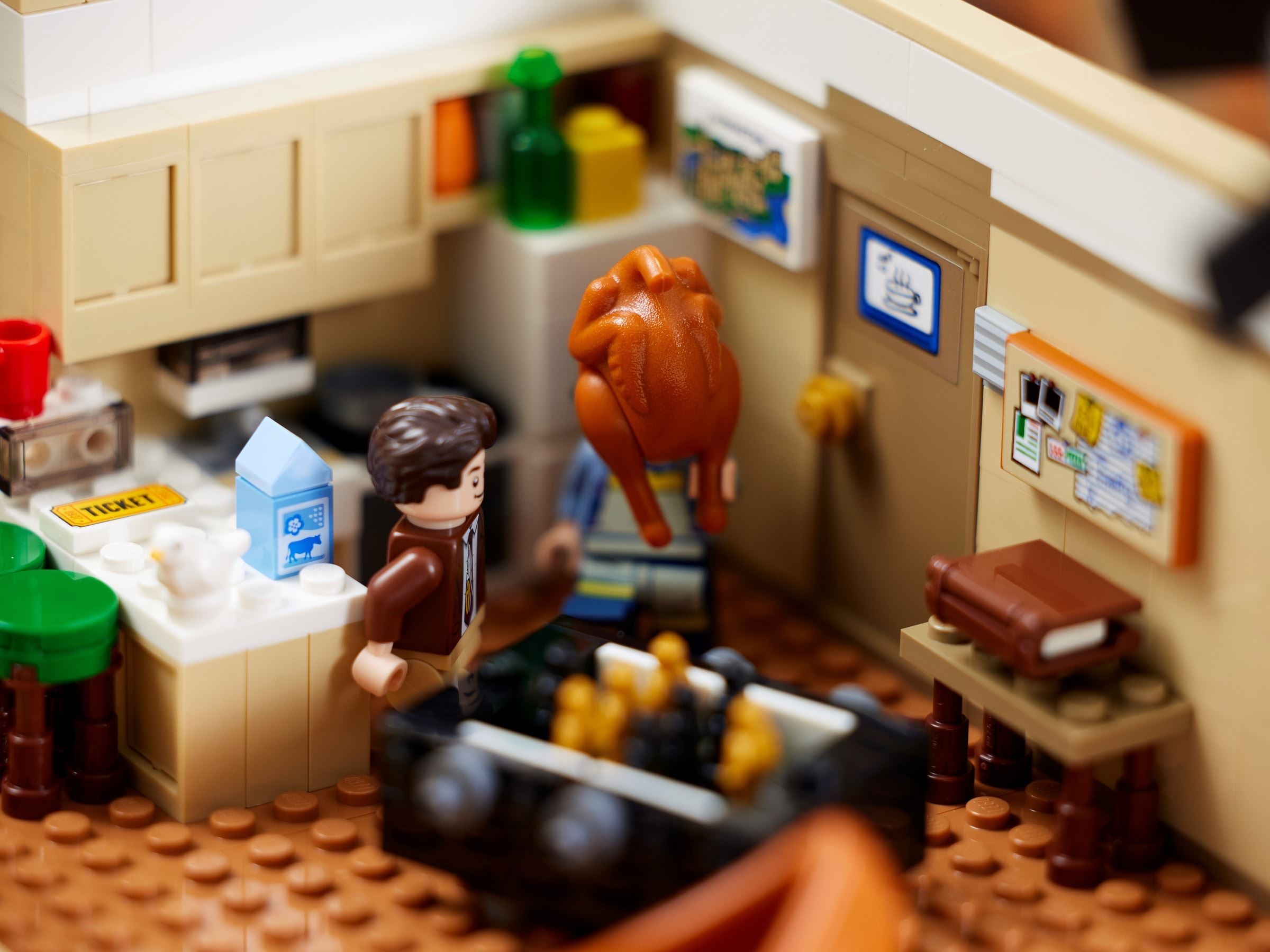 10292-1 - The Friends Apartments