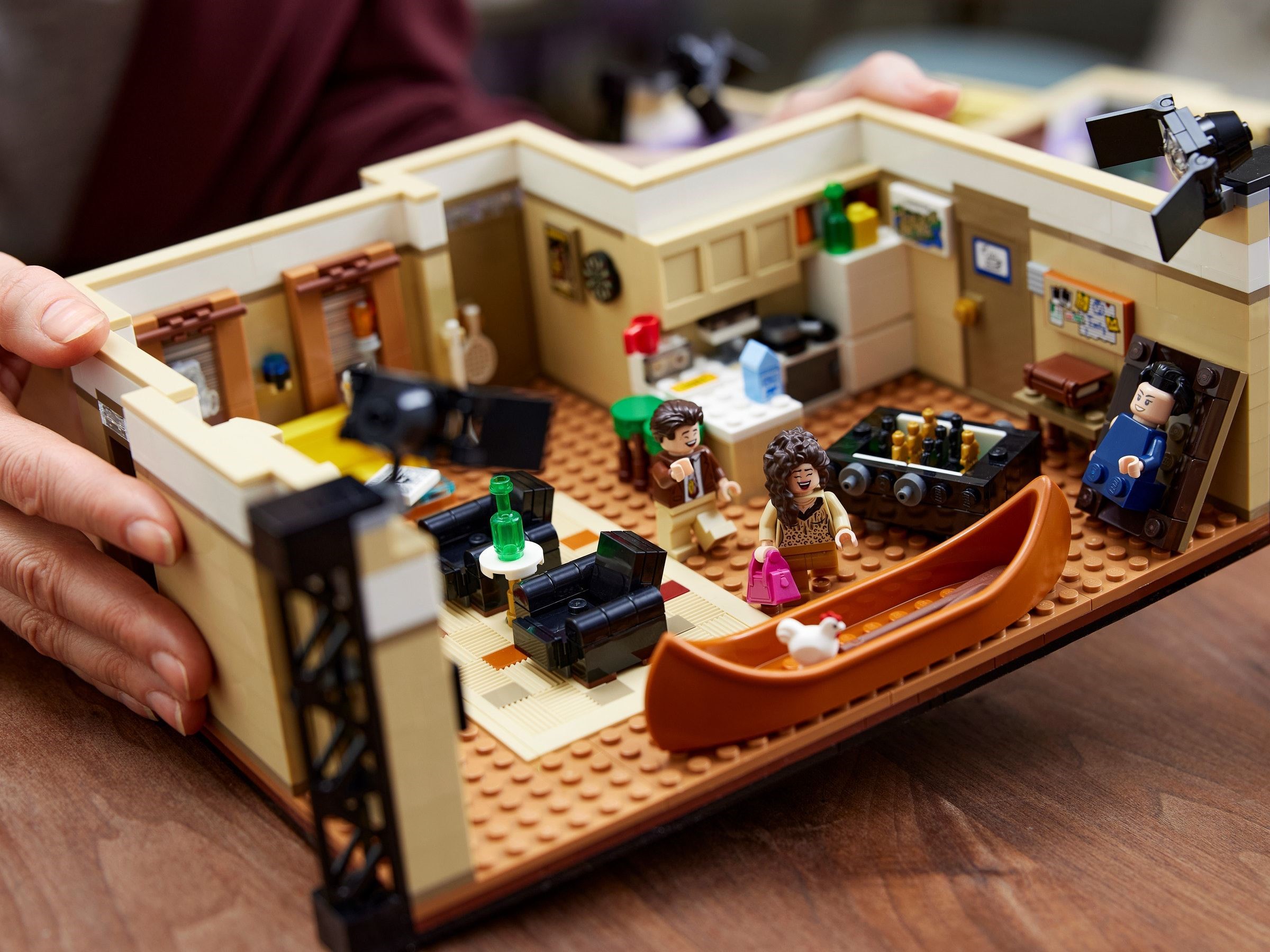 10292-1 - The Friends Apartments