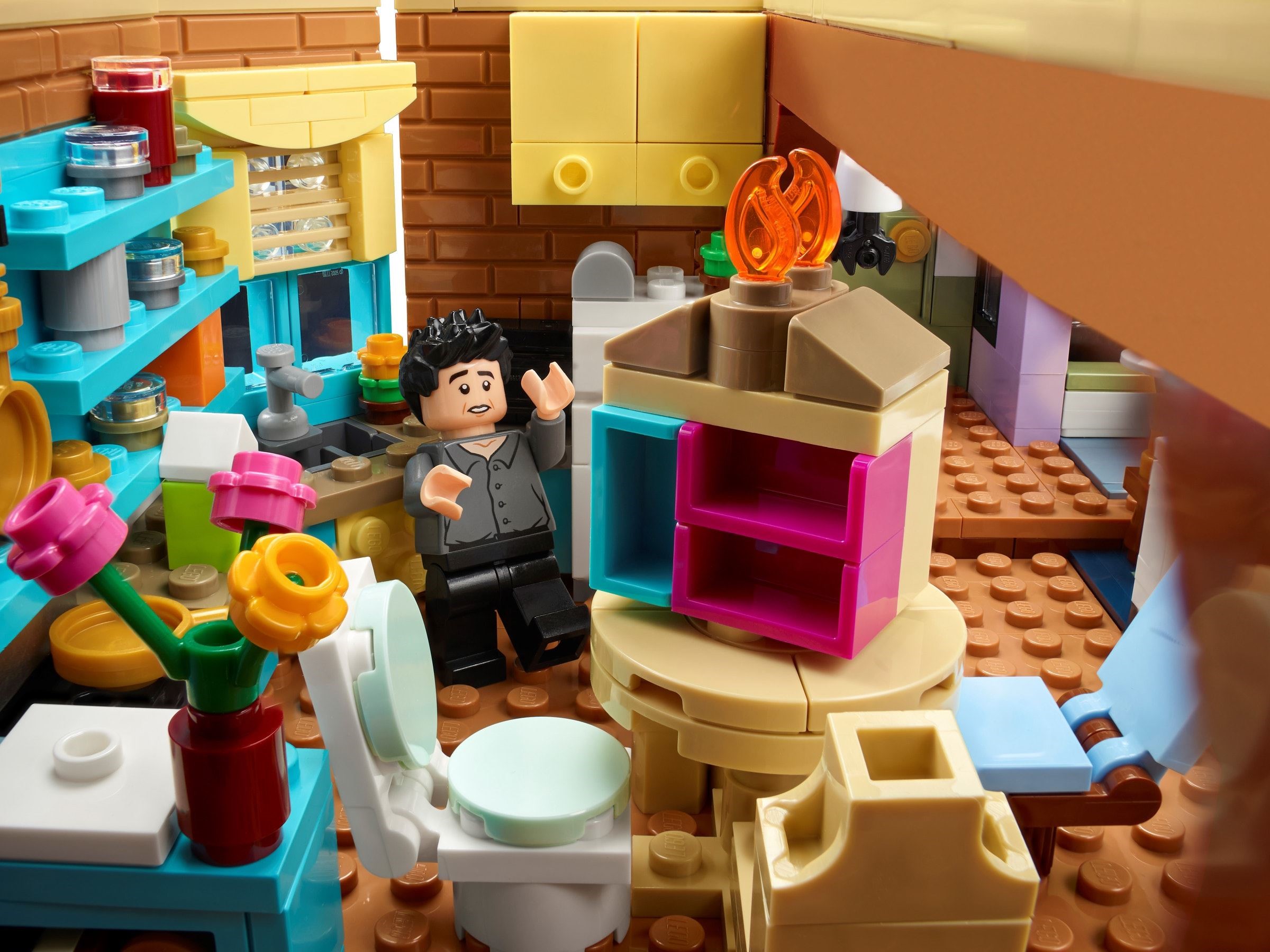 10292-1 - The Friends Apartments