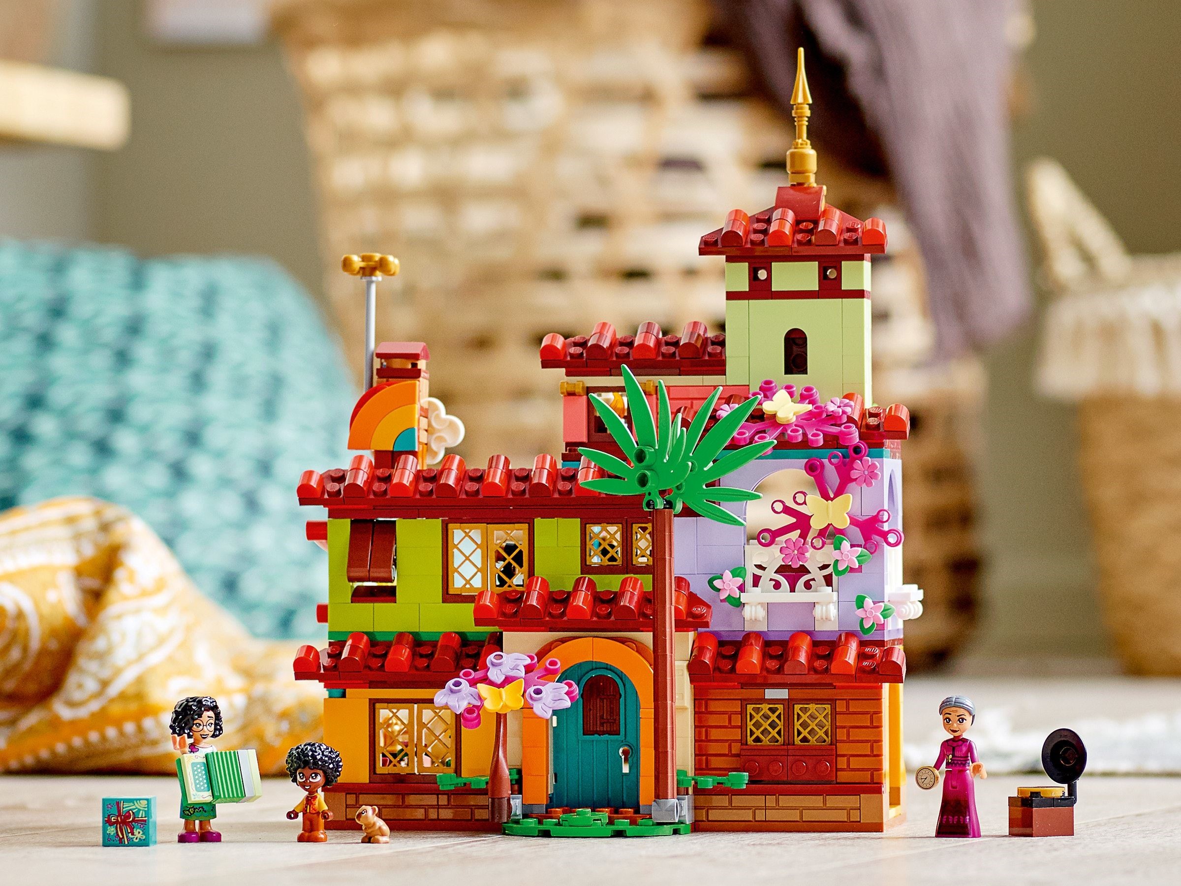 43202-1 - The Madrigal House