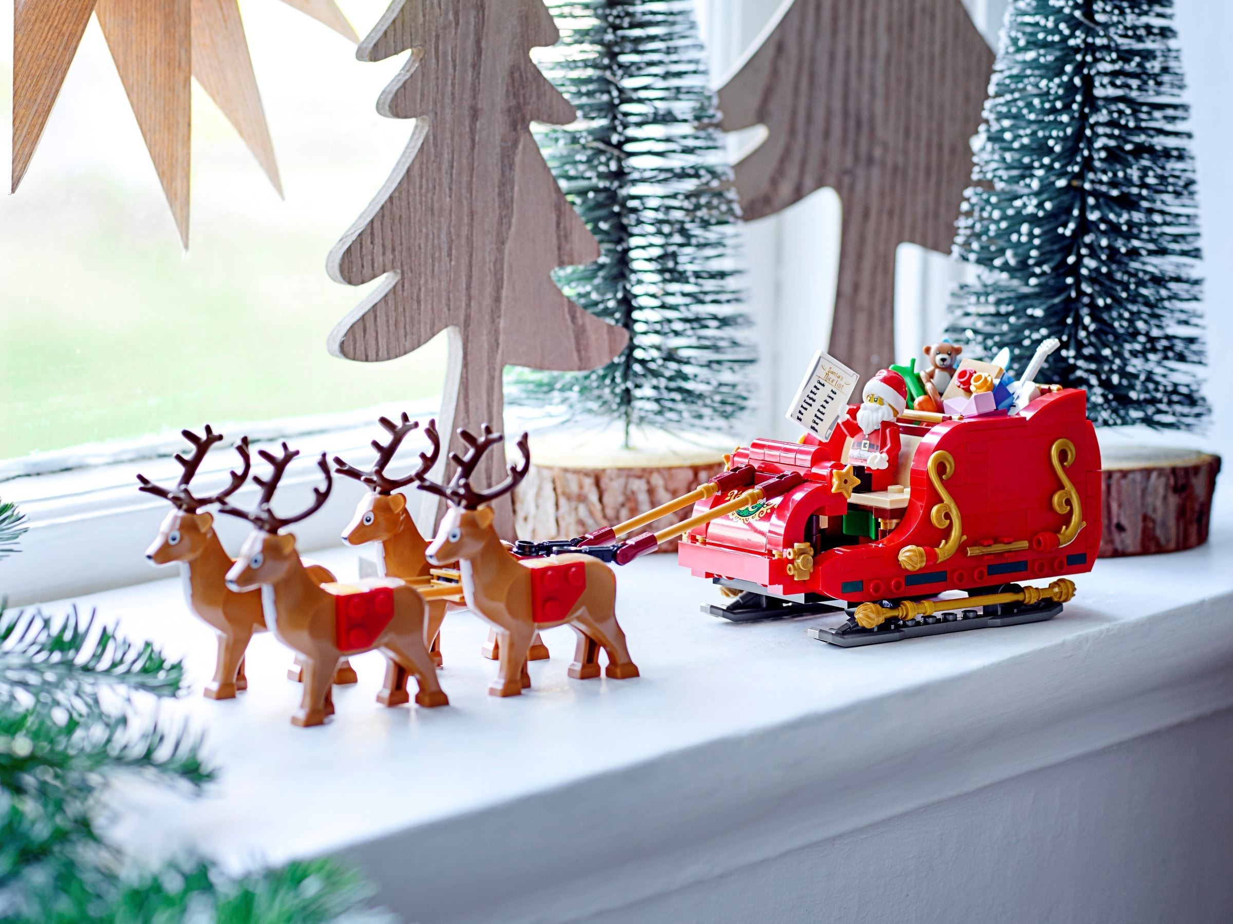 Additional photo of brand new factory sealed LEGO Seasonal Santa's Sleigh set 40499.