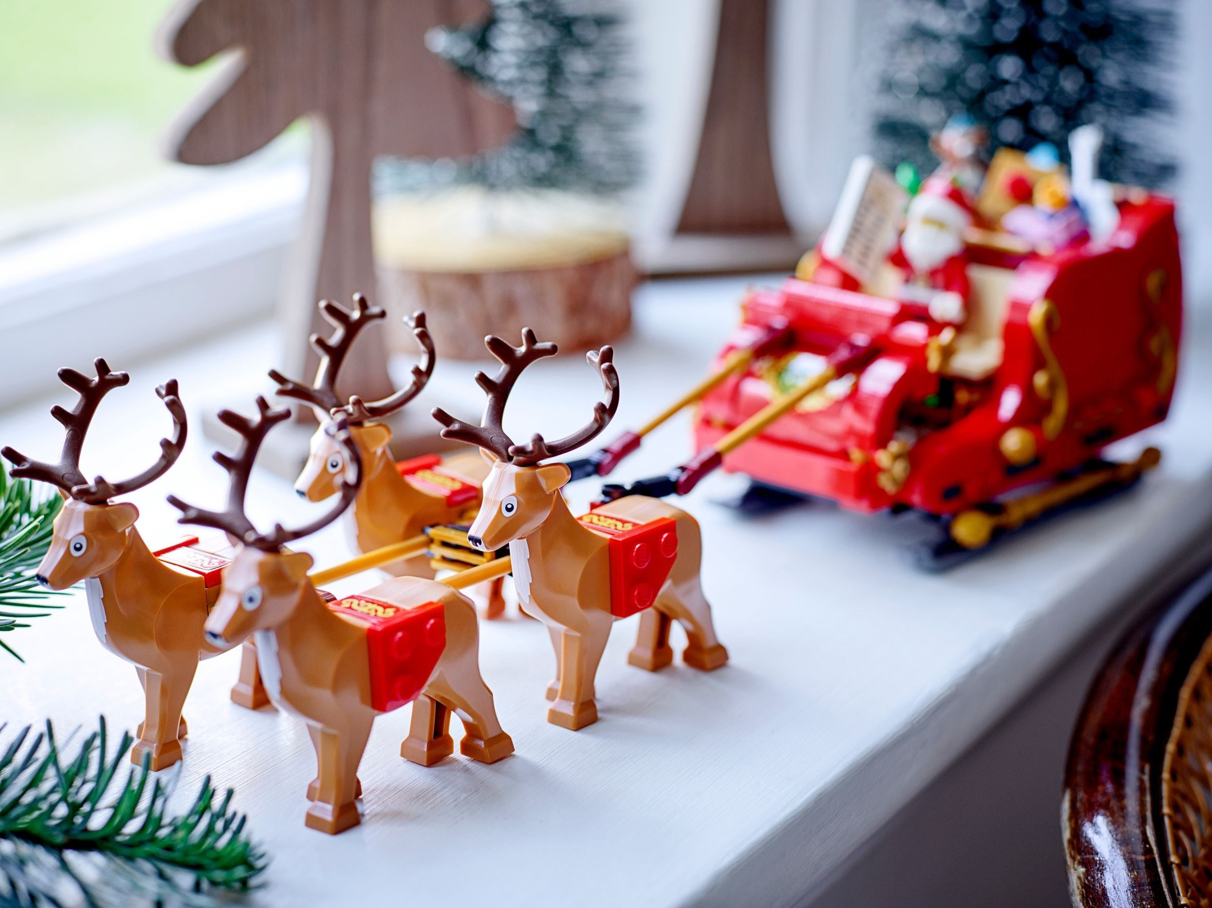 Additional photo of brand new factory sealed LEGO Seasonal Santa's Sleigh set 40499.
