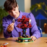 Additional photo of brand new factory sealed LEGO Ideas Family Tree set 21346.