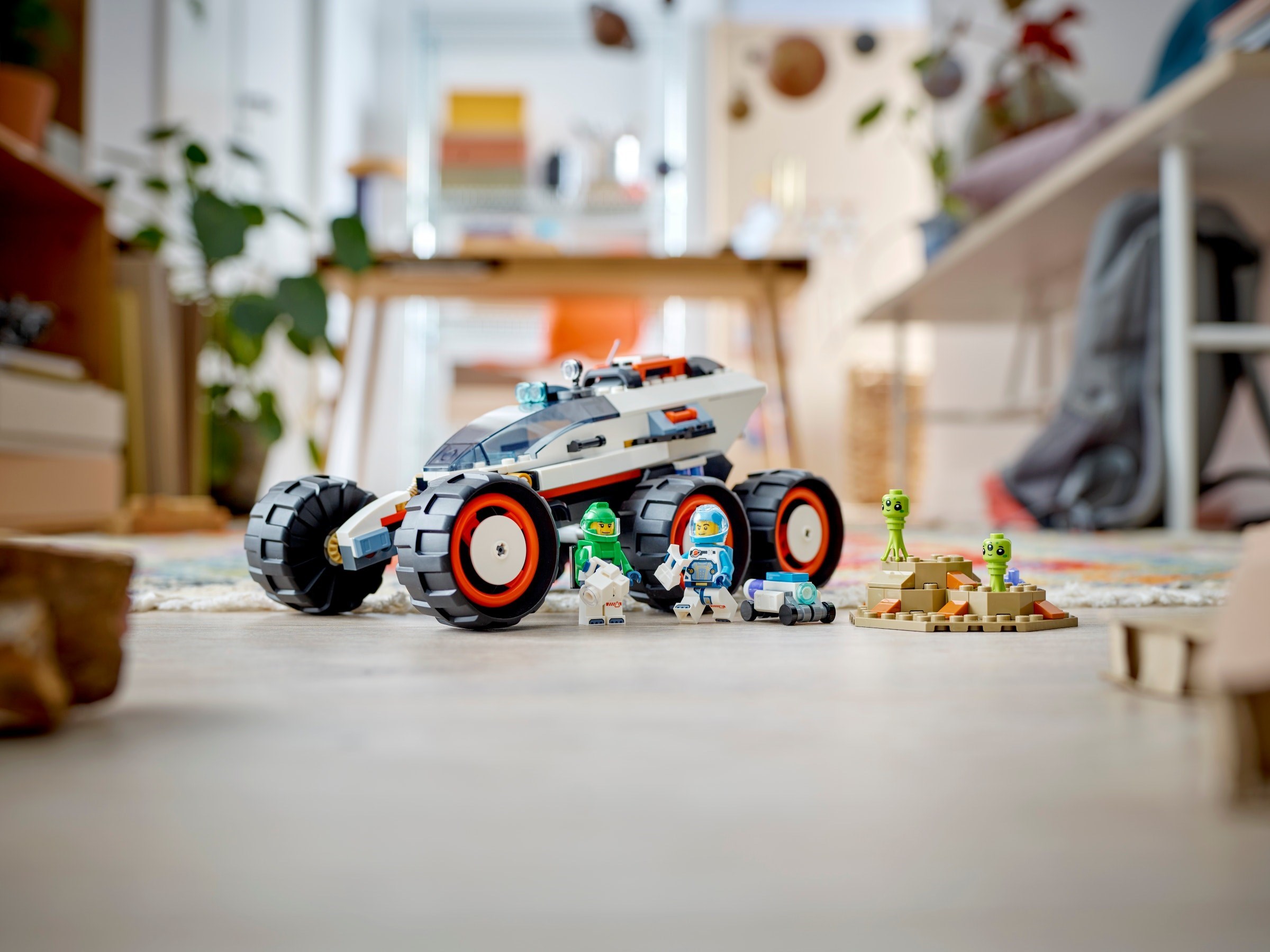 60431-1 - Space Explorer Rover and Alien Life