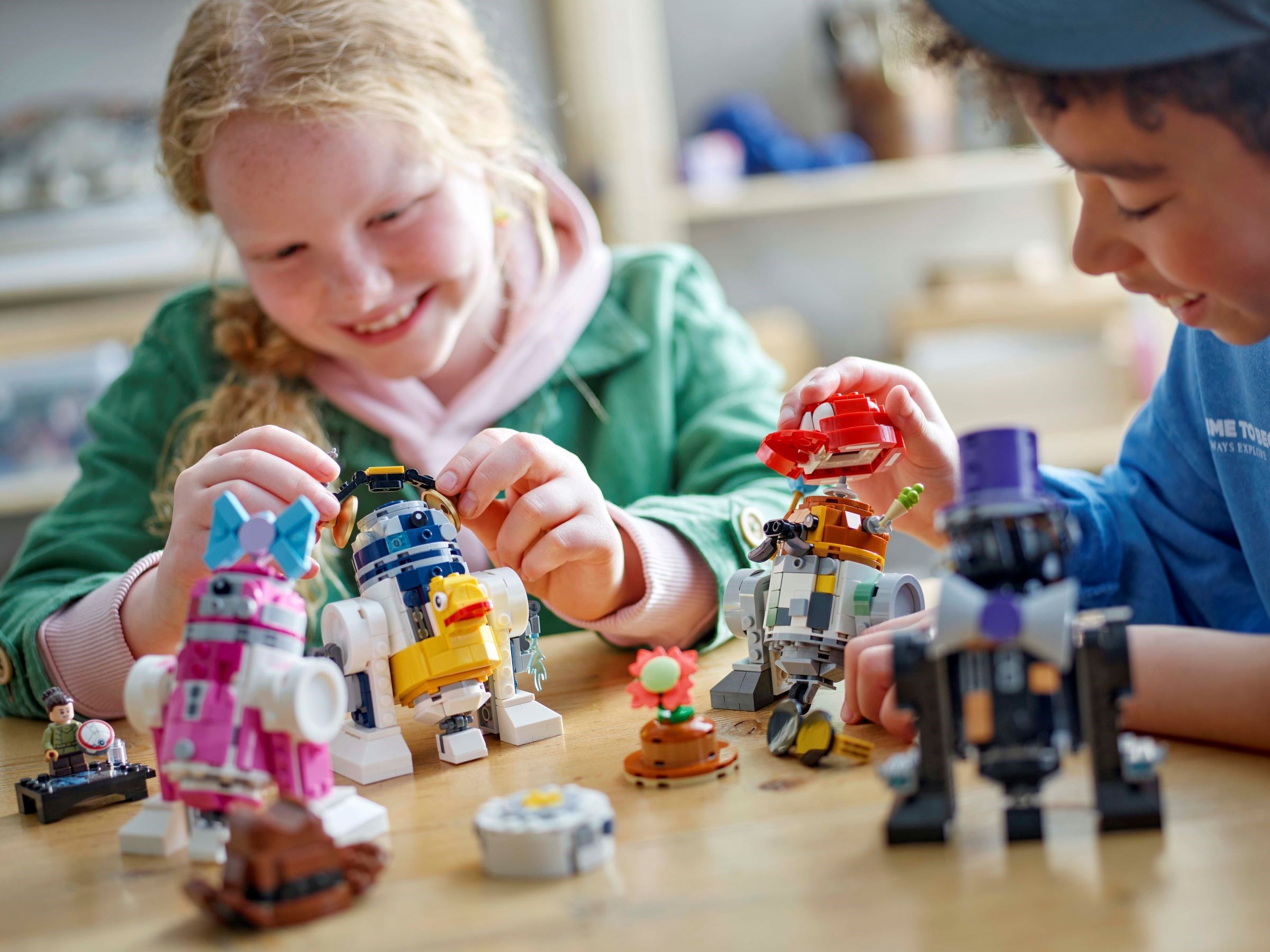 75392-1 - Creative Play Droid Builder