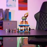 Additional photo of brand new factory sealed LEGO Fortnite Durrr Burger Restaurant set 77076.