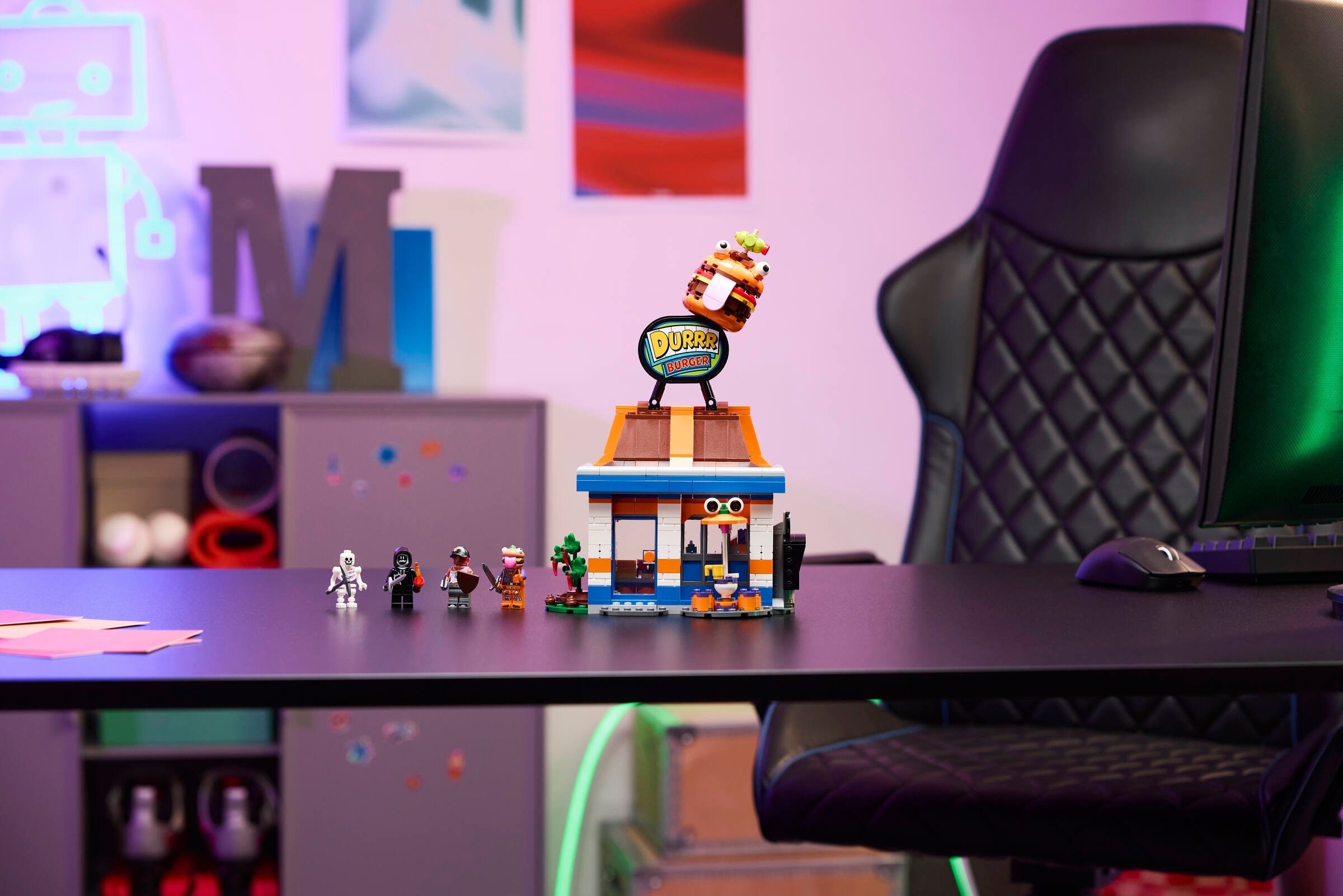 Additional photo of brand new factory sealed LEGO Fortnite Durrr Burger Restaurant set 77076.