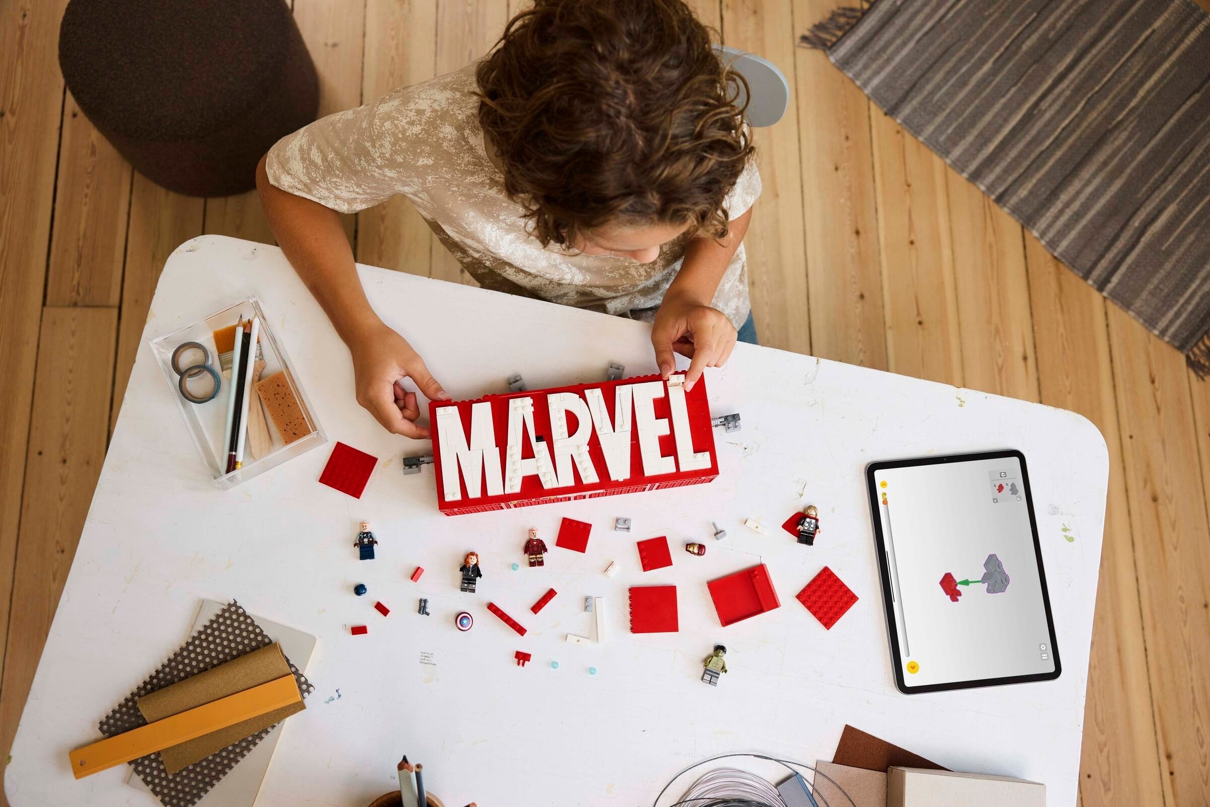 76313-1 - MARVEL Logo