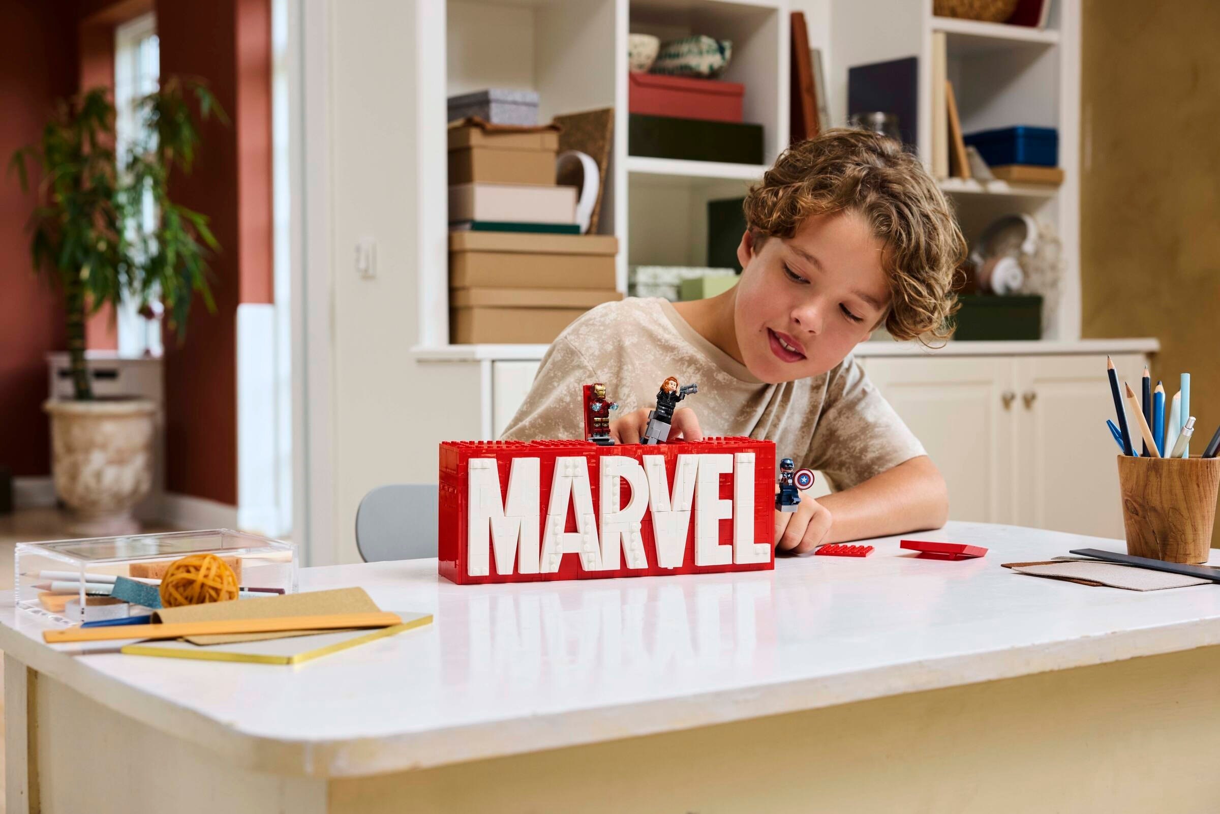 76313-1 - MARVEL Logo
