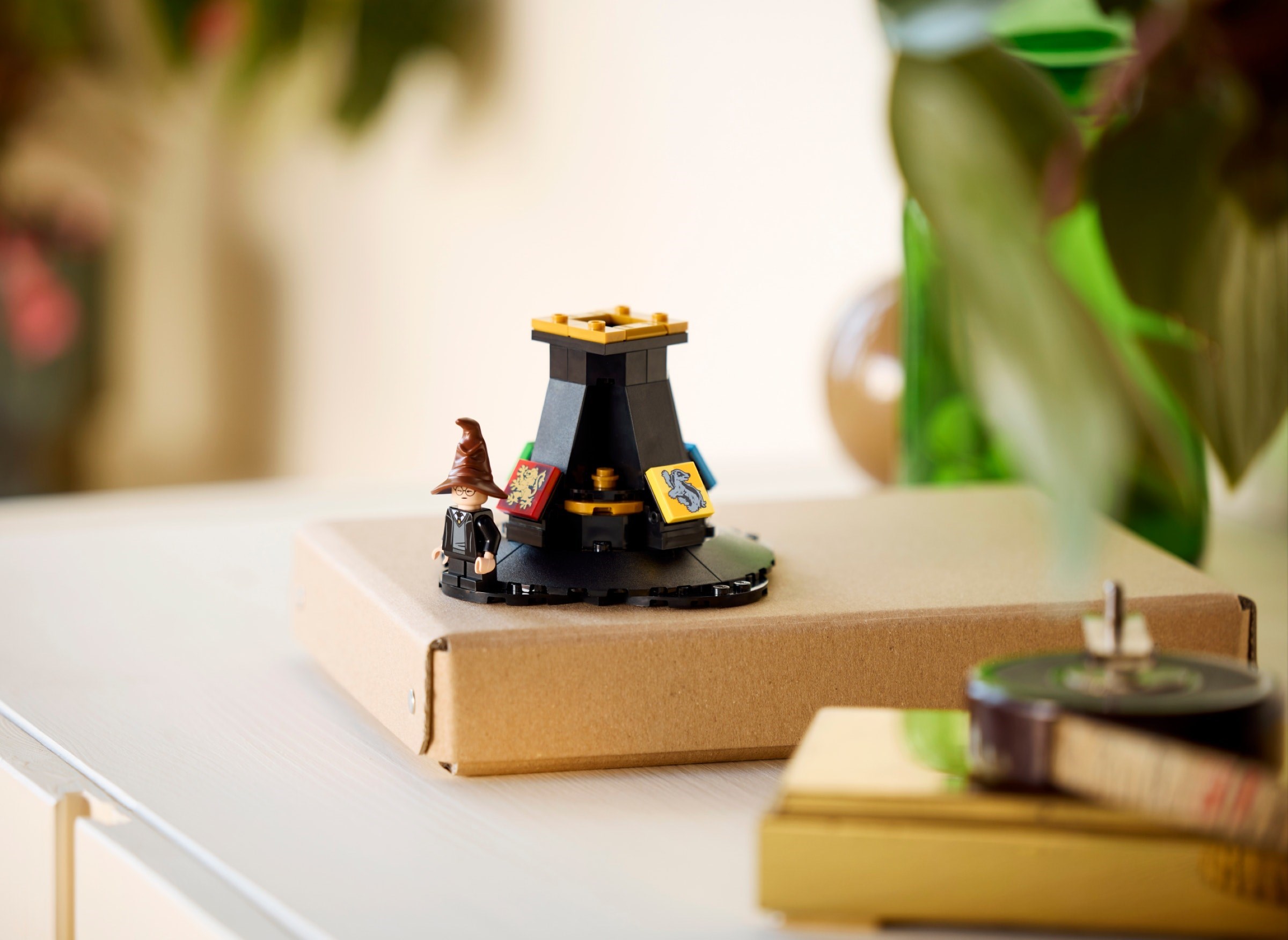 76429-1 - Talking Sorting Hat