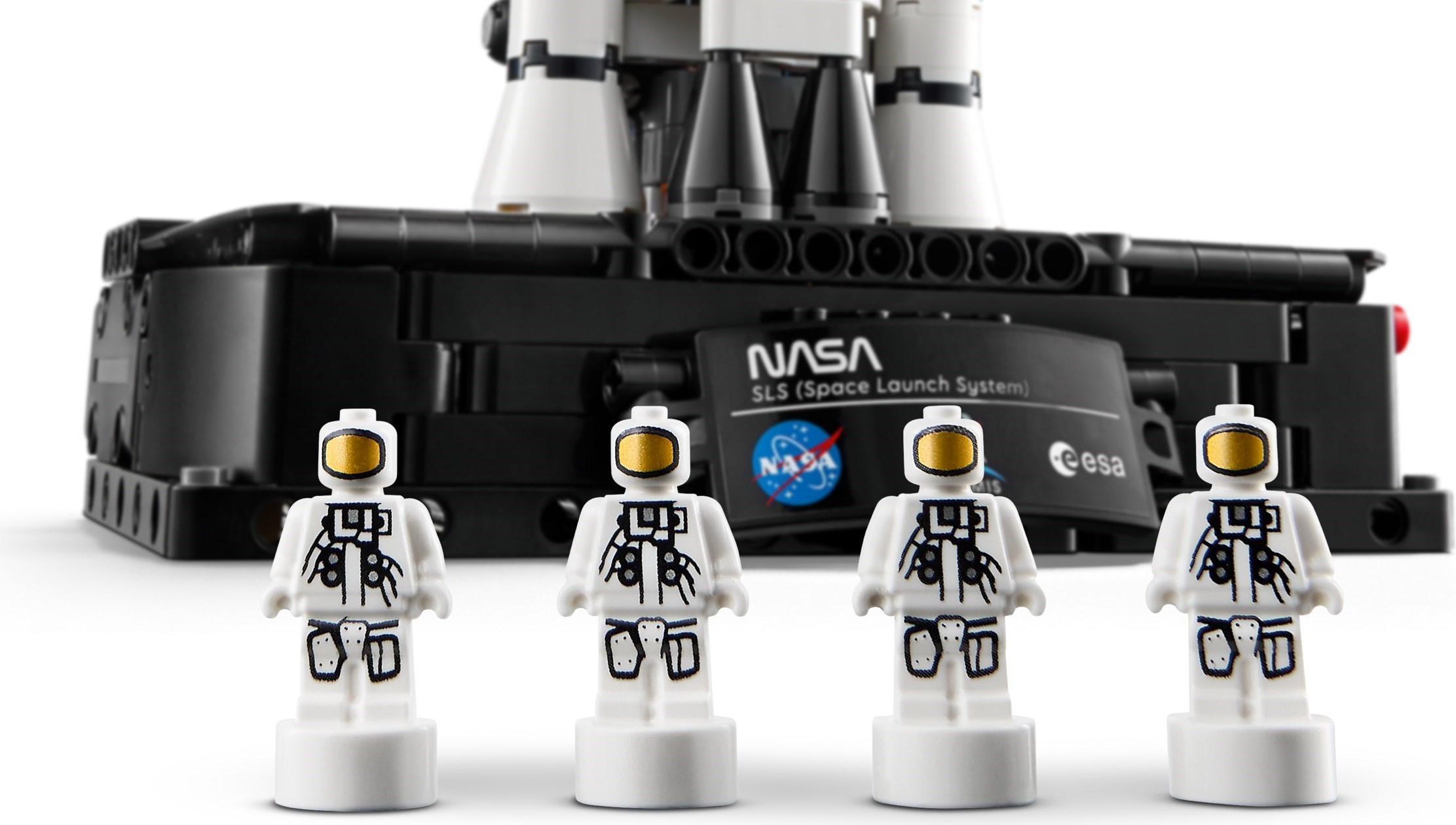 42221-1 - NASA Artemis Space Launch System Rocket