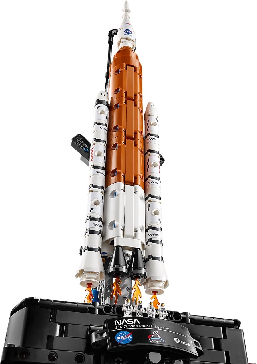 42221-1 - NASA Artemis Space Launch System Rocket
