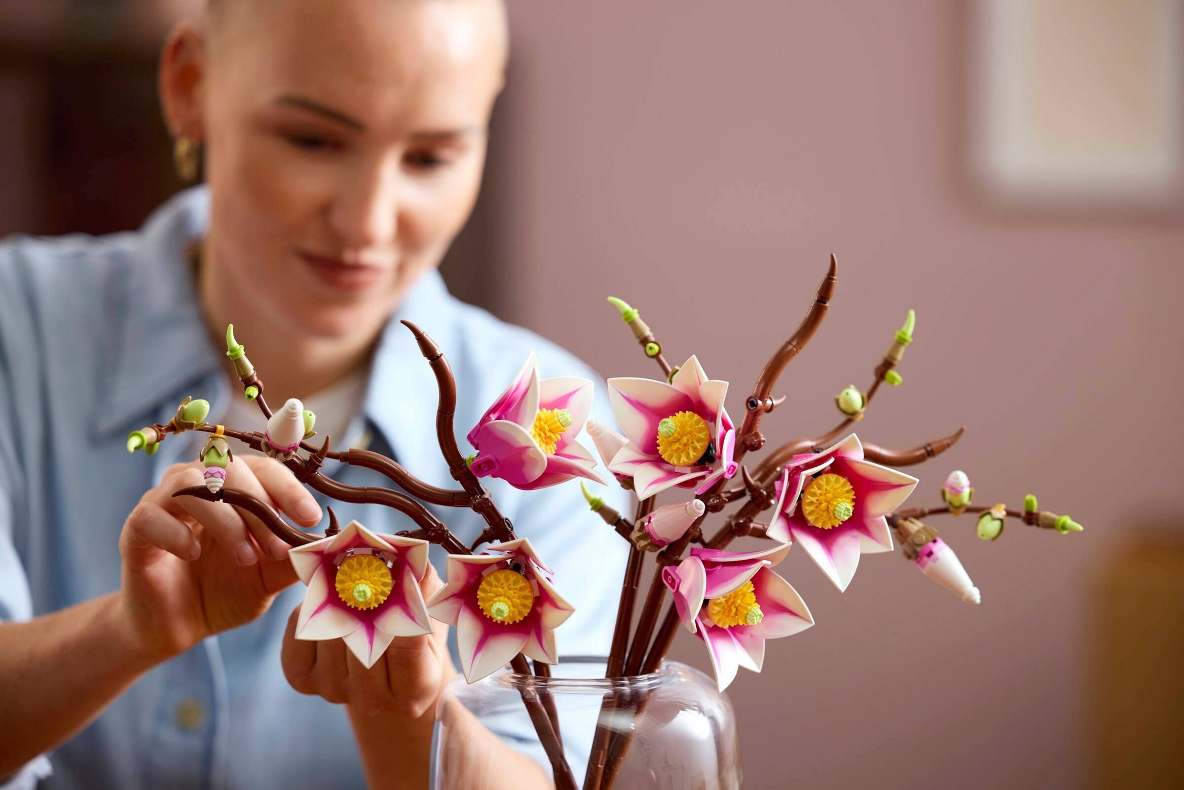 Additional photo of brand new factory sealed LEGO Botanicals Magnolia Branches set 11510.