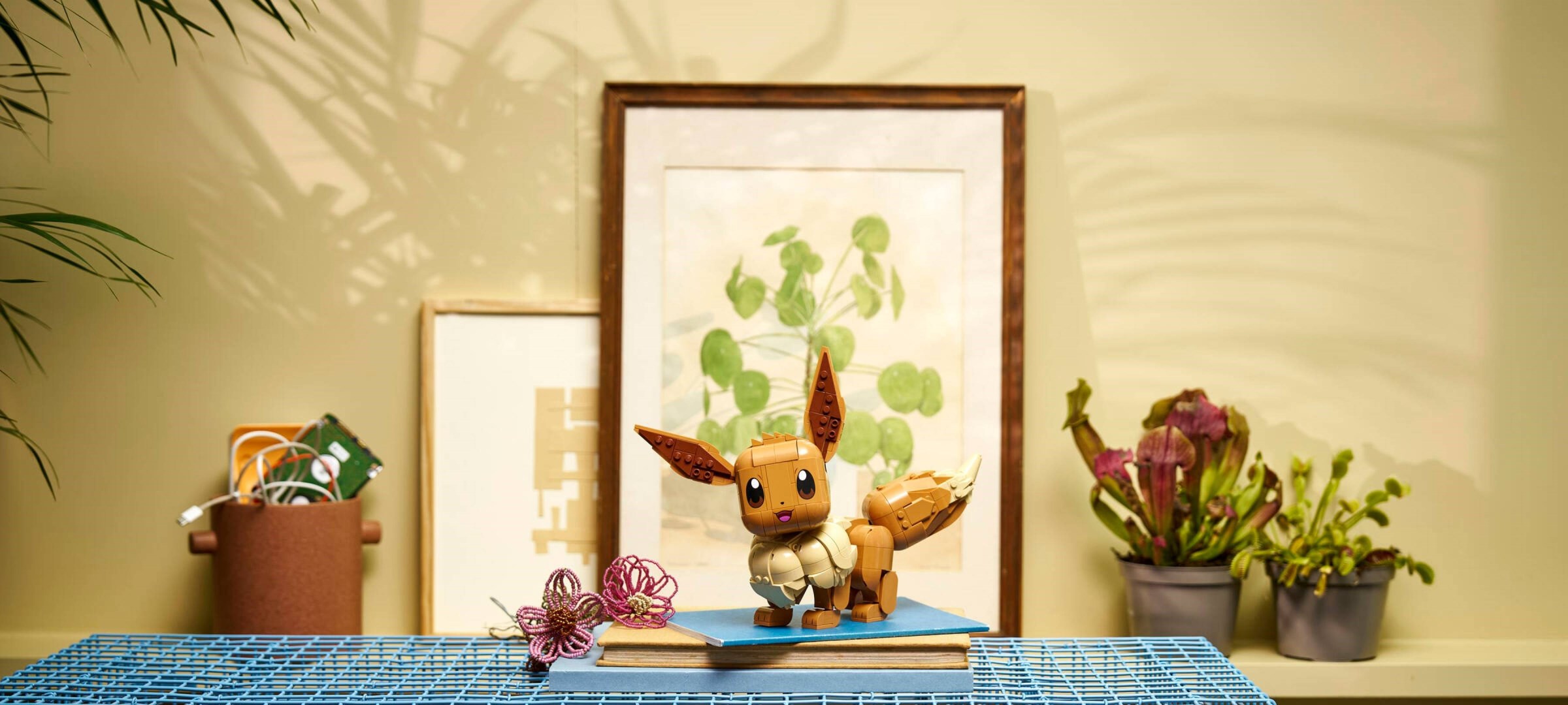 Additional photo of brand new factory sealed LEGO Pokémon Eevee set 72151.