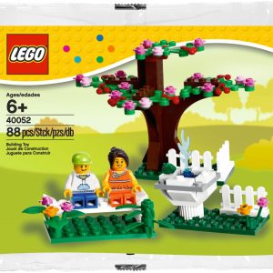 Additional photo of brand new factory sealed LEGO Seasonal Springtime Scene set 40052.