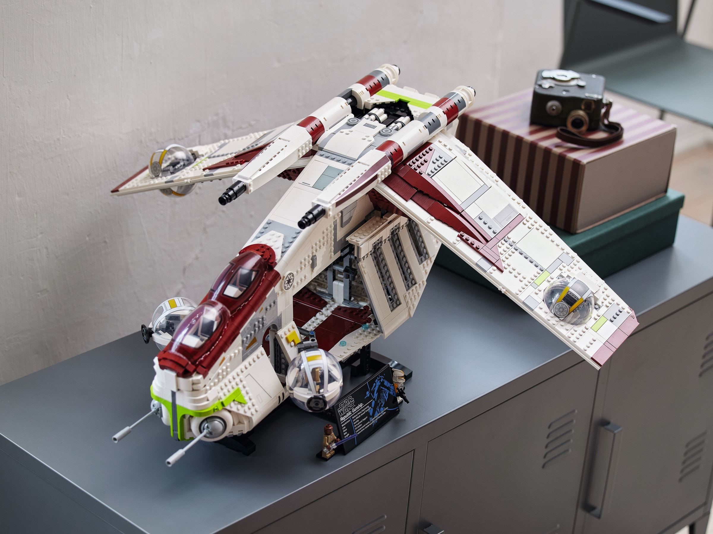 Additional photo of brand new factory sealed LEGO Star Wars Republic Gunship set 75309.