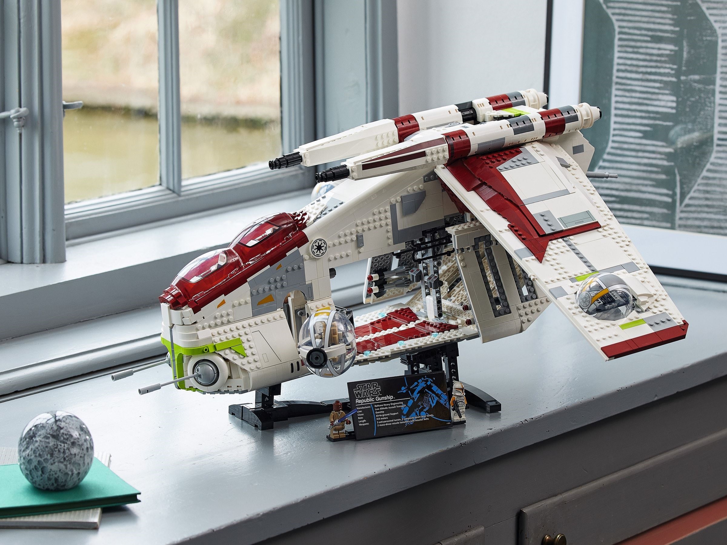 Additional photo of brand new factory sealed LEGO Star Wars Republic Gunship set 75309.