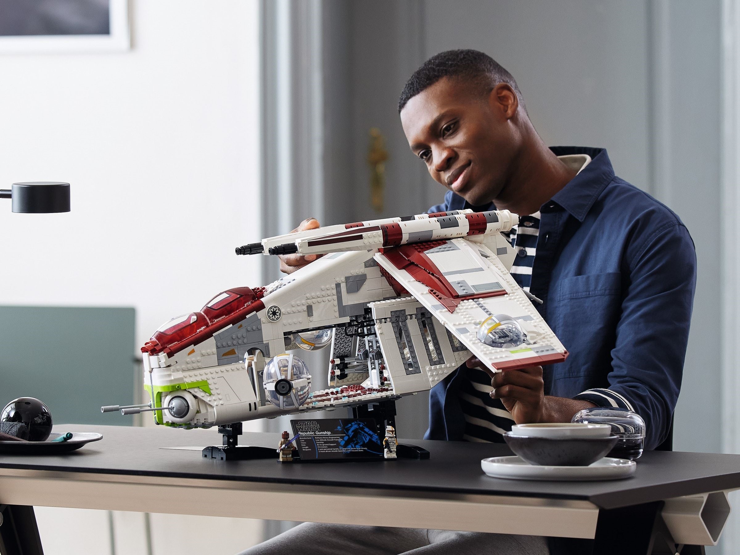 Additional photo of brand new factory sealed LEGO Star Wars Republic Gunship set 75309.